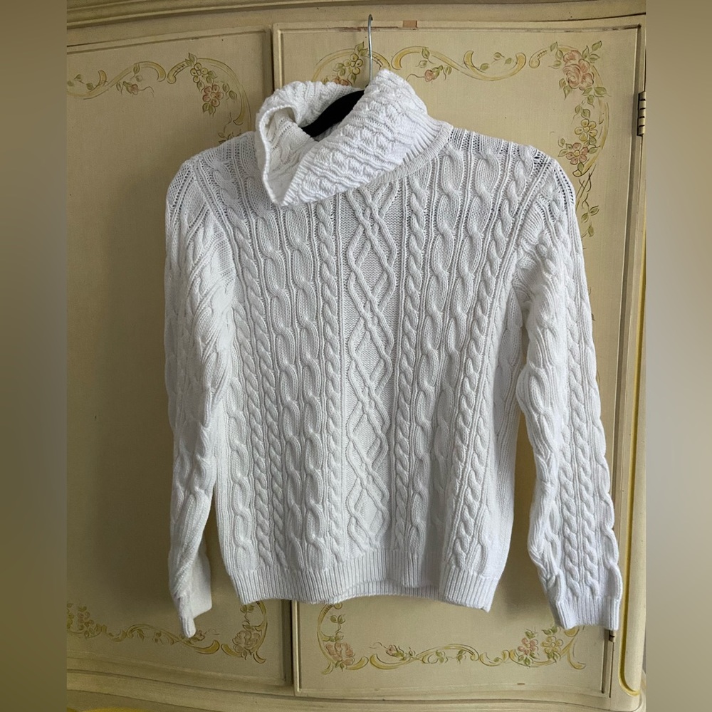 Jeanne Pierre white chunky knit turtleneck. Size small petite.